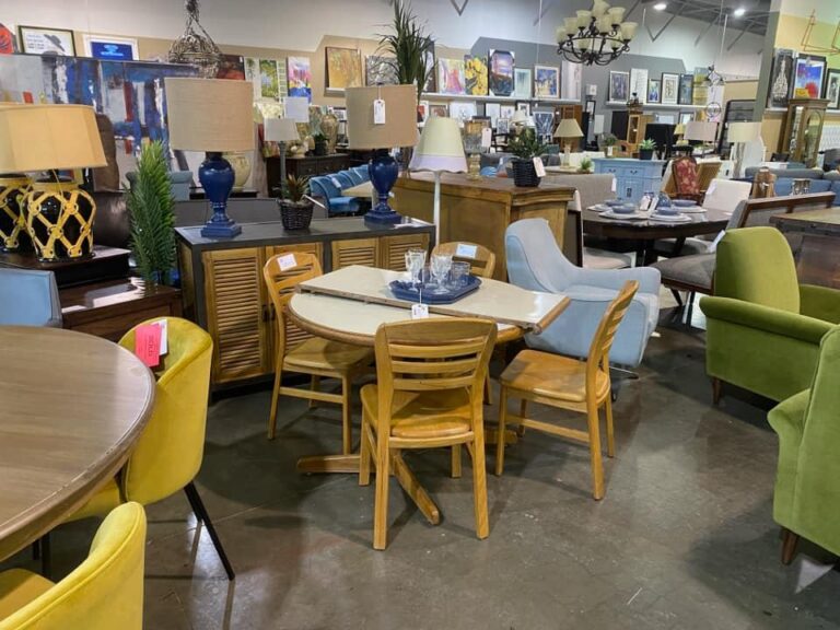 Used Kitchen Nook Table for Sale at Woodlands Furniture Consignment Store